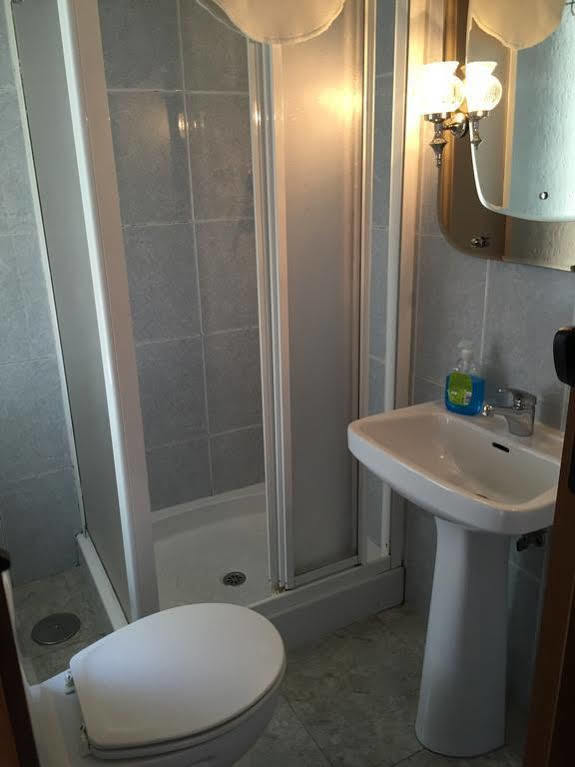 Hostal Londres Γρανάδα Εξωτερικό φωτογραφία
